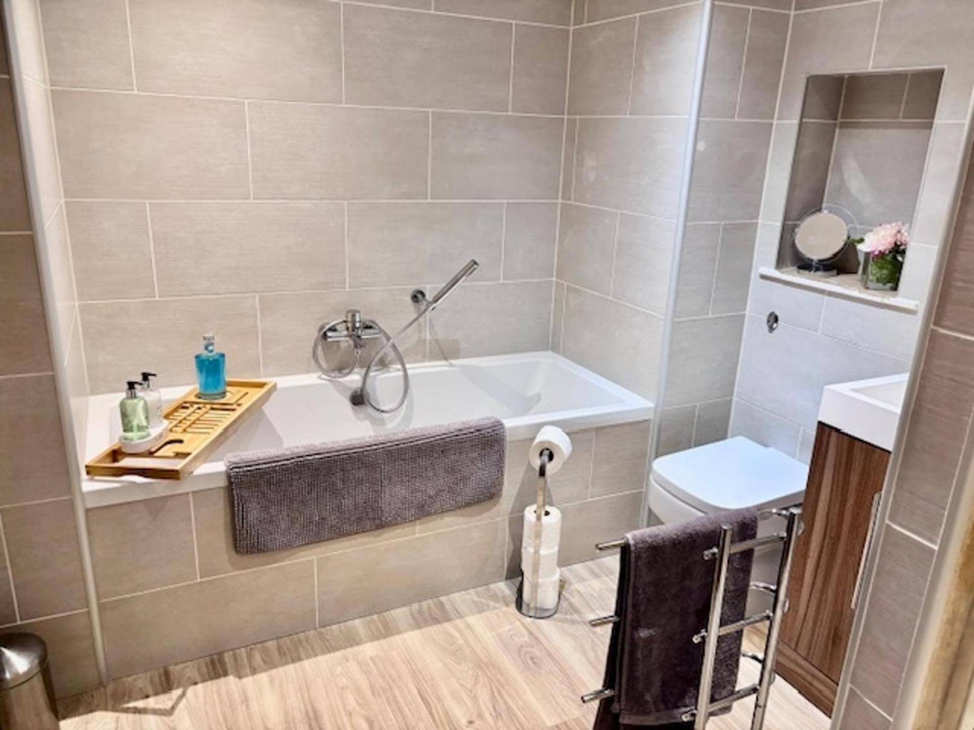 Stunning Spacious Apartment On River Ness อินเวอร์เนส ภายนอก รูปภาพ